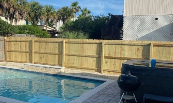 Villa Primera Casa | Charming 2-bedroom house with Wi-Fi, Washer, Dryer, and Pool in Pensacola Beach.