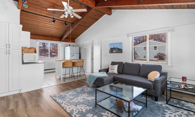 Wakefield-Peacedale Casa | Charming 2-bedroom house in South Kingstown