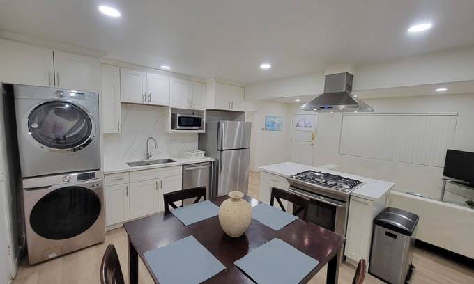 San Bernardino Casa | Charming 2-bedroom house with AC, WiFi in a great San Bernardino neighborhood