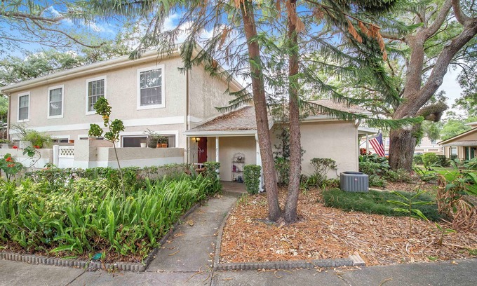 Temple Terrace Casa | Charming 2-Bedroom Townhouse with Cozy Vibes in USF Tampa Area