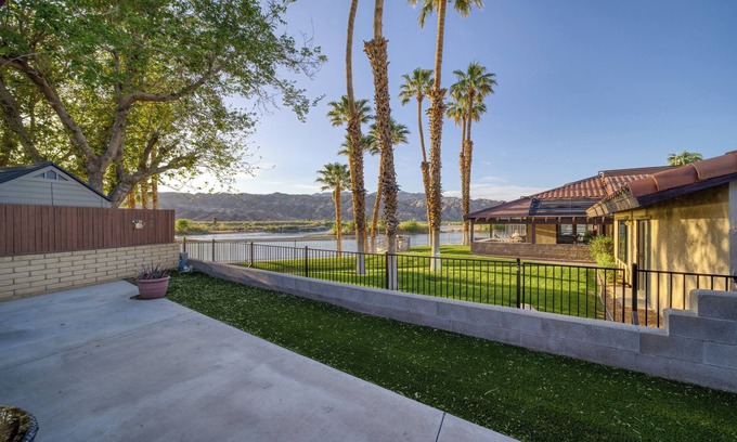 Holiday Shores Casa | Charming 2 bedroom home next to the river.