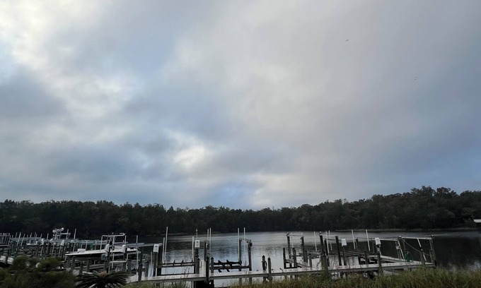 Crystal River Condominio | Charming 2 bedroom condo with waterfront/dock access! Community pool!