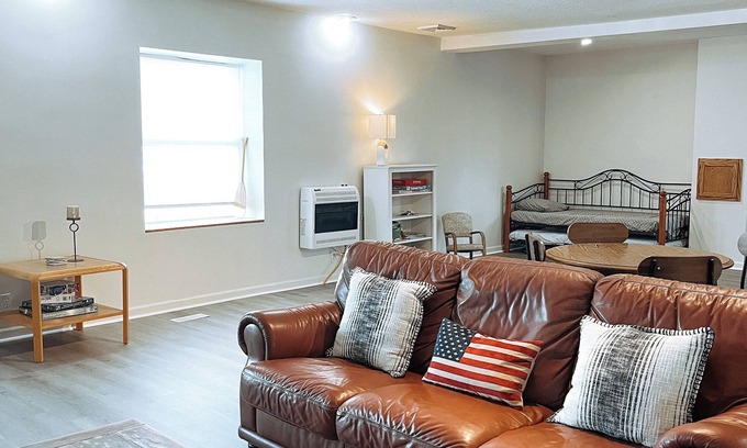 Lawrenceville Apartamento | Charming 2-bedroom apartment with WiFi, AC in Pleasant Lawrenceville