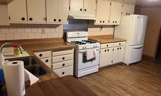 Solon Springs Casa | Charming 2-bedroom 1 bathroom house with WiFi, AC in pleasant Barnes, WI