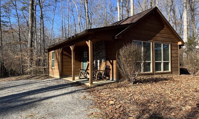 Winston - Salem Cabina | Charming 2-bedroom cabin with WiFi in brilliant Winston-Salem