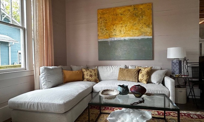 Eastside Casa | Charming 2 bedroom, 2 1/2 bath bungalow near historic district in Savannah