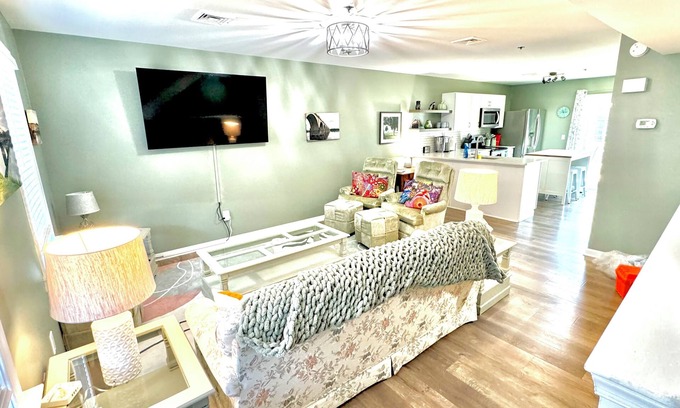 Harrisburg - Hershey Casa | Charming 2-bedroom, 2.5 bath townhome, private garage, off street parking