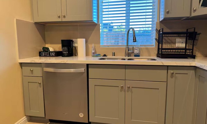 North Central Casa | Charming 2-bedroom/3 bathrooms unit in Pasadena with central AC