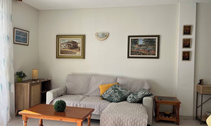 Torreblanca Apartamento | Charming 2-bedroom apartment with AC, WiFi in brilliant VC