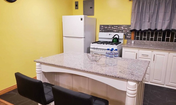 Georgetown Apartamento | Charming 2-Bedroom Apartment with AC, WiFi and Parking space inGeorgetown