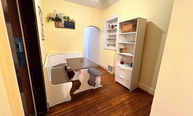 Belleville Apartamento | Charming 2-bedroom apartment in beautiful Belleville with WiFi