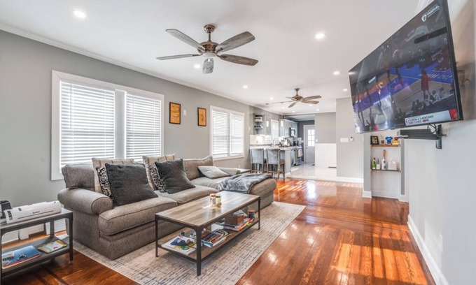 East Massapequa Apartamento | Charming 2-bedroom apartment with WiFi, AC in lovely Massapequa
