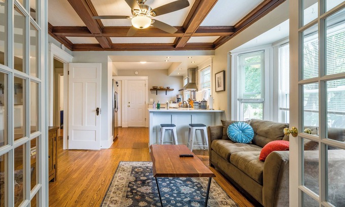 Rochester Apartamento | Charming 2-bedroom apartment close to everything on quiet street