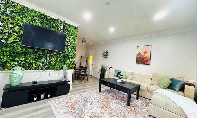 The Egyptian Apartamento | Charming 2-bedroom apartment in delightful San Diego with WiFi, fitness room
