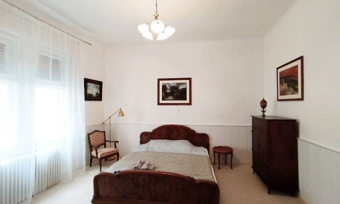 Keszthely Apartamento | Charming 2-bedroom apartment in lovely Keszthely with WiFi, washing machine