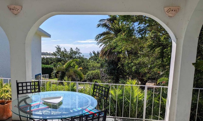 La Mivoie Apartamento | Charming 2-bedroom apartment in amazing Le Morne with AC, WiFi