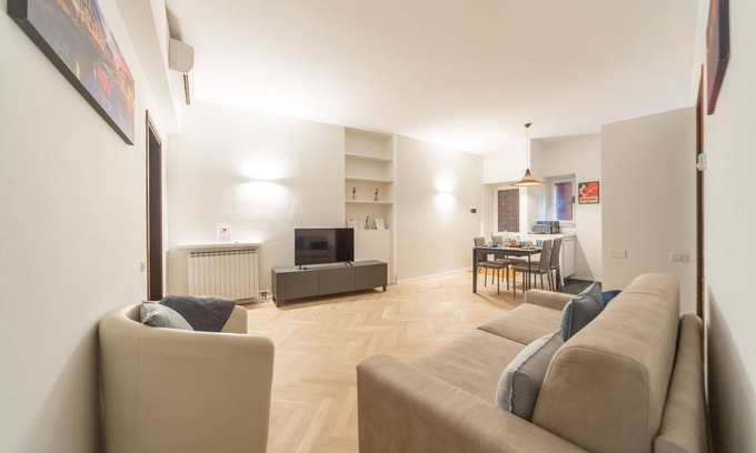 Carrobbio Apartamento | Charming 2-Bedroom Apartment in Milanese Building