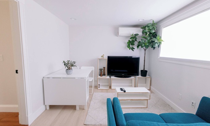 Beverly Apartamento | Charming 2-bedroom apartment in beautiful Beverly with AC
