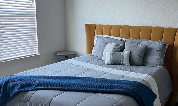 Spring Branch Apartamento | Charming 2-bedroom apartment with WiFi, AC in lovely Houston