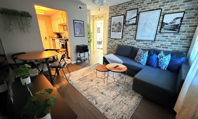 Uptown Apartamento | Charming 2-bedroom apartment in delightful Memphis with WiFi, AC