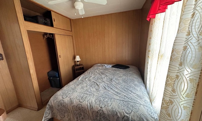 Racine Apartamento | Charming 2-bedroom apartment in Racine with WiFi near Lake Michigan