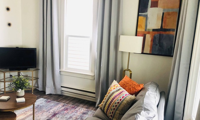 Hilltop Apartamento | Charming 2-bedroom Apartment Close to Central Hospitals