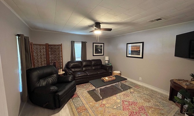 Stillwater Casa | Charming 2-bedroom bungalow with WiFi and AC in brilliant Stillwater