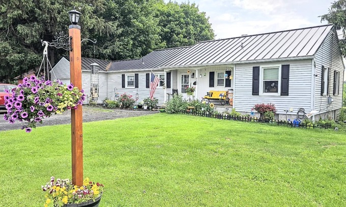 Cayuga Cama Y Desayuno | Charming 2-bedroom bed & breakfast in peaceful Cayuga with WiFi, AC