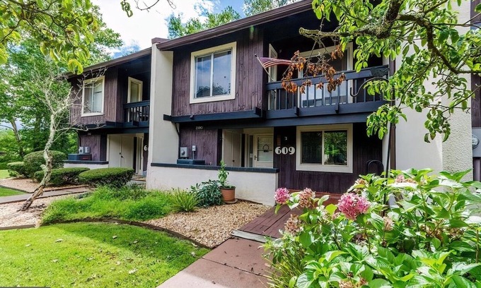 Basye Casa | Charming 2-bedroom Bryce Resort Townhouse. Wifi. Pool. Ski. Activity Center.