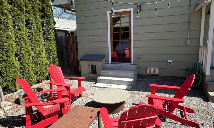 Sandpoint Casa | Charming 2-bedroom bungalow in brilliant Sandpoint Walkable to Lake/Town- AC