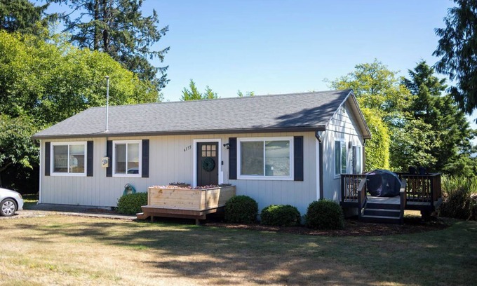 Bay City Casa | Charming 2-bedroom Bungalow in Bay City with Filtered Tillamook Bay Views