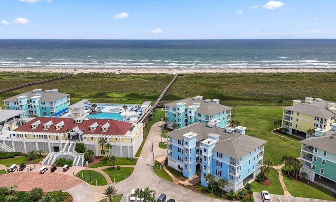Red Fish Cove Condominio | Charming 2-bedroom condo on the top floor with a spectacular view of Gulf Coast