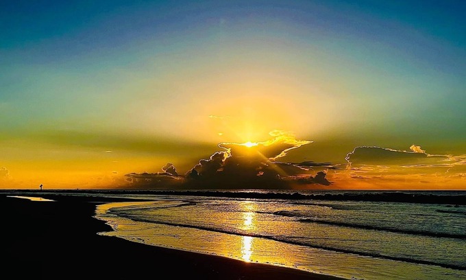 Grand Isle Cabaña | Charming 2-bedroom cottage walk to the ocean or bay!
