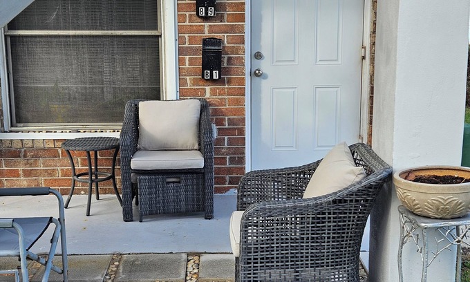 Titusville Condominio | Charming 2-bedroom condo in delightful Titusville wth WiFi AC, pool laundry room