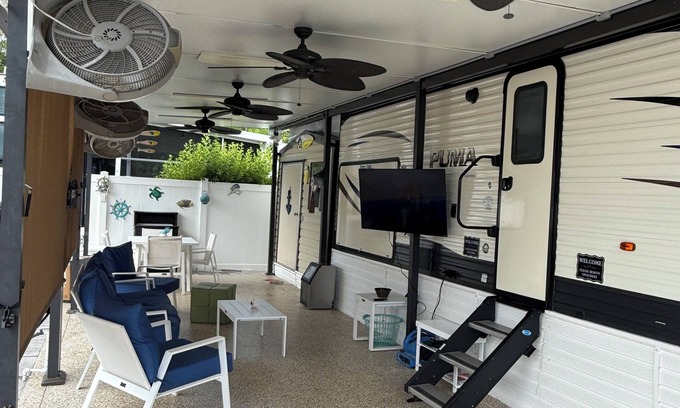 Key Largo Village Alquiler De RV | Charming 2-bedroom campground in Key Largo with AC