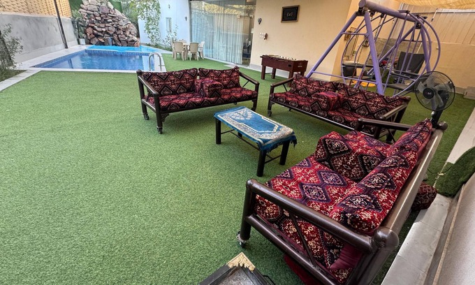 Quba Chalet De Esquí | Charming 2-bedroom chalet with WiFi, AC in delightful Madinah