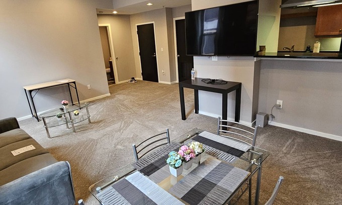 Federal Hill Condominio | Charming 2-bedroom condo with fitness room and AC in peaceful Fed Hill,Baltimore