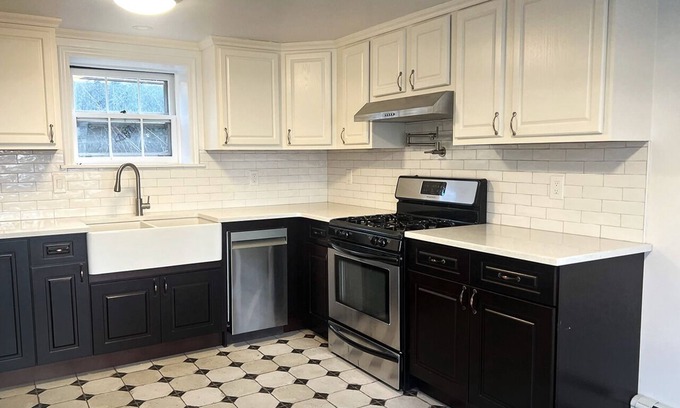 Cortlandt Cabaña | Charming 2-bedroom cottage in Cortlandt with WiFi access