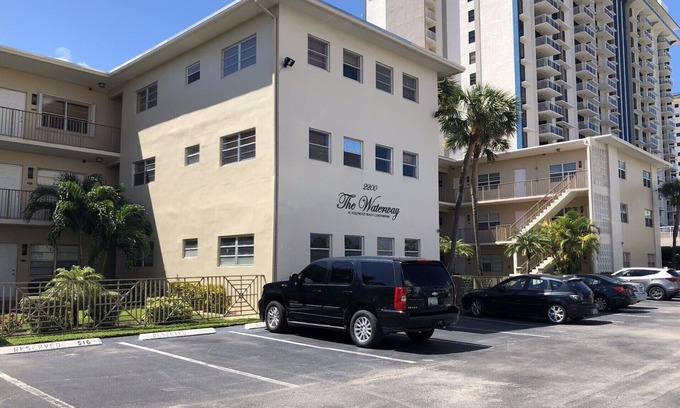 South Lake Condominio | Charming 2-bedroom condo with WiFi, AC in fantastic Hollywood