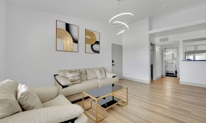 Spring Valley Condominio | Charming 2-bedroom condo near to Strip