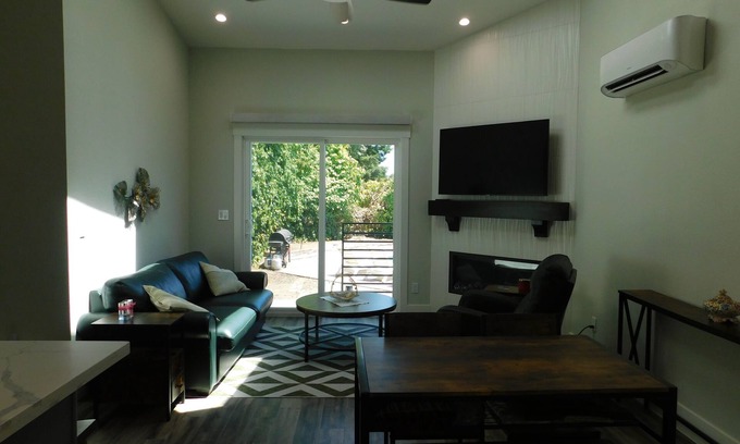 San Ramon Cabaña | Charming 2-bedroom cottage in lovely San Ramon, CA near highway for easy commute