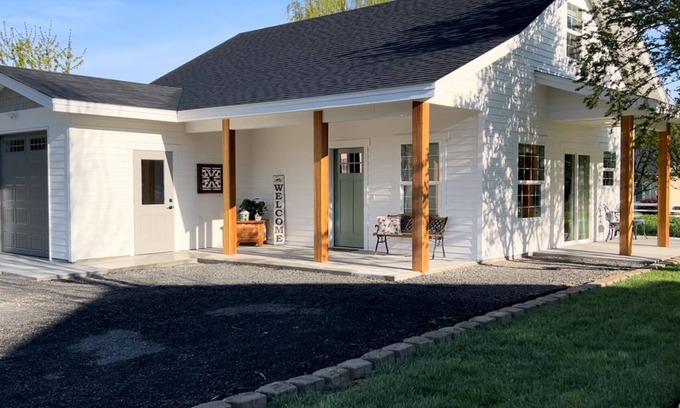Waitsburg Cabaña | Charming 2-bedroom cottage in welcoming Waitsburg with WiFi, AC