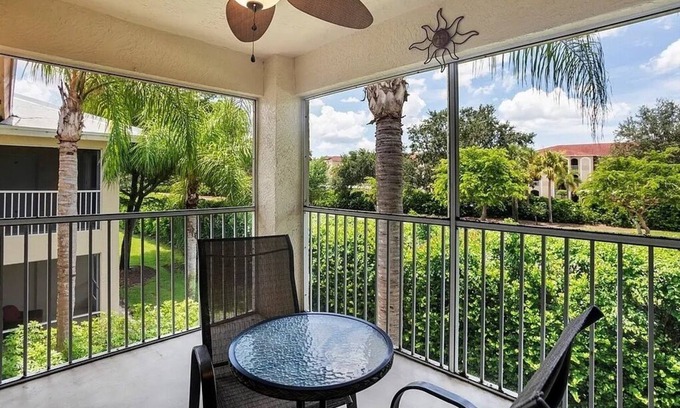 Naples Condominio | Charming 2-bedroom condo in brilliant Naples with WiFi, AC, fitness room