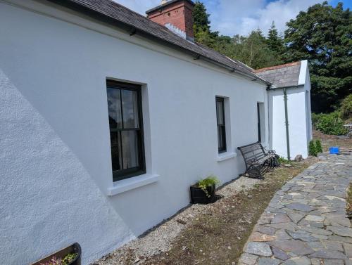 Skibbereen Casa | Charming 2 bedroom Cottage near Skibbereen with stove and views