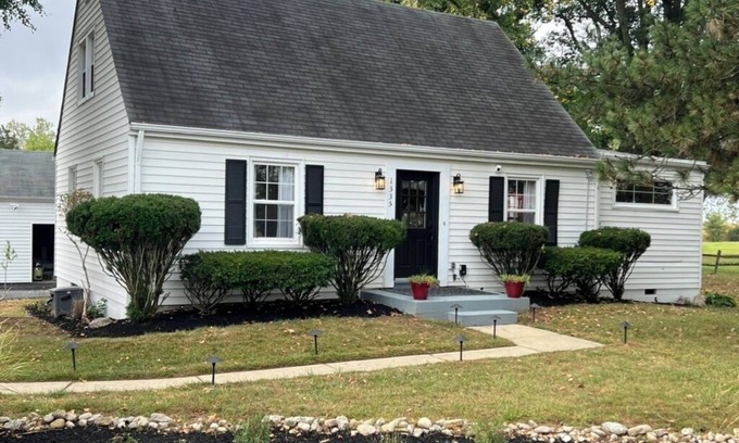 Lebanon Casa | Charming 2-bedroom cottage just off i71 near Kings Island and Lebanon