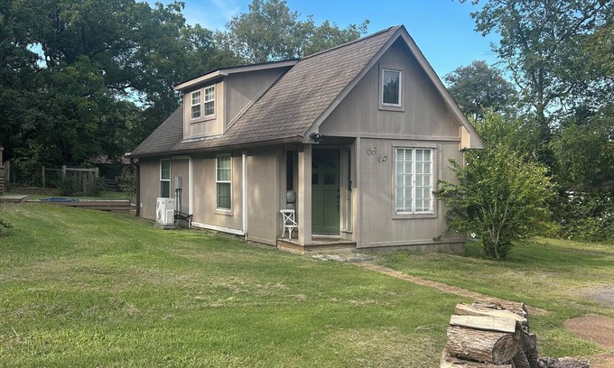 Blair Heights Cabaña | Charming 2-bedroom cottage with WiFi and AC in peaceful Madison