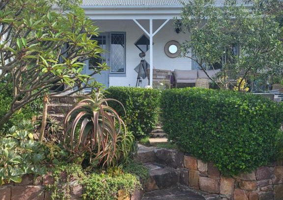 Sunnydale Apartamento | Charming 2 Bedroom Cottage in Noordhoek surrounds