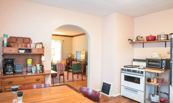 Peoria Cabaña | Charming 2-bedroom cottage in delightful Peoria with WiFi, AC