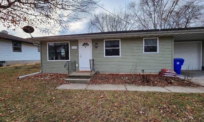 Green Bay Casa | Charming 2-bedroom Duplex house in fabulous Green Bay