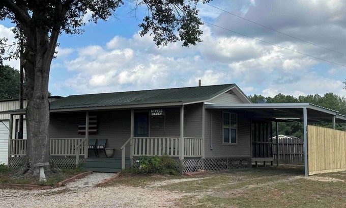 Brookeland Cabina | Charming 2-bedroom fishing cabin located near Lake Sam Rayburn